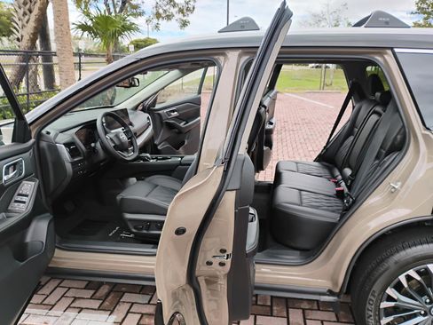 Used 2025 Nissan Rogue Platinum w/ Platinum Premium Package FWD image 7