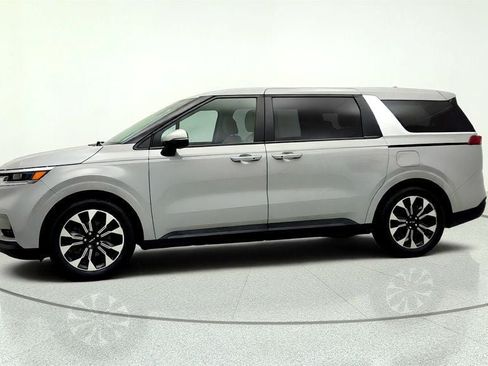 Used 2024 Kia Carnival EX FWD image 8