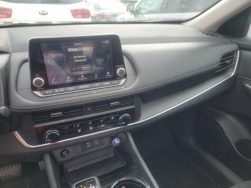 Used 2024 Nissan Rogue S FWD image 6