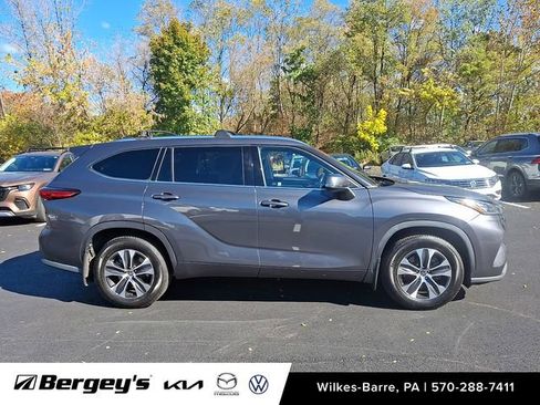 Used 2020 Toyota Highlander XLE image 9