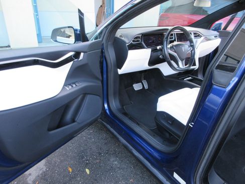 Used 2017 Tesla Model X P100D image 6
