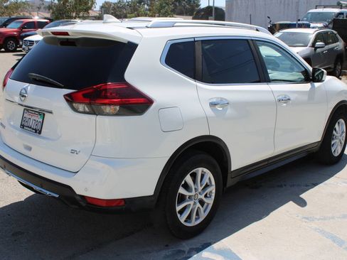 Used 2019 Nissan Rogue SV FWD image 4
