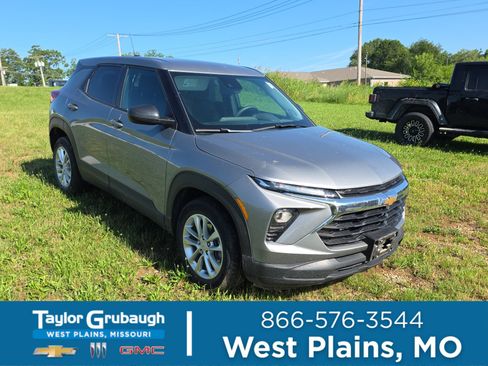 Used 2024 Chevrolet TrailBlazer LS w/ LS Convenience Package FWD image 1