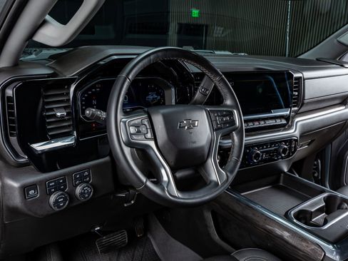 Used 2025 Chevrolet Silverado 2500 LTZ w/ LTZ Plus Package image 16