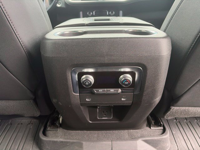Used 2022 GMC Yukon XL SLT AWD/4WD image 16