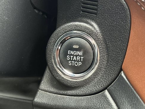 Used 2020 Subaru Outback Touring w/ Popular Package #2 image 35