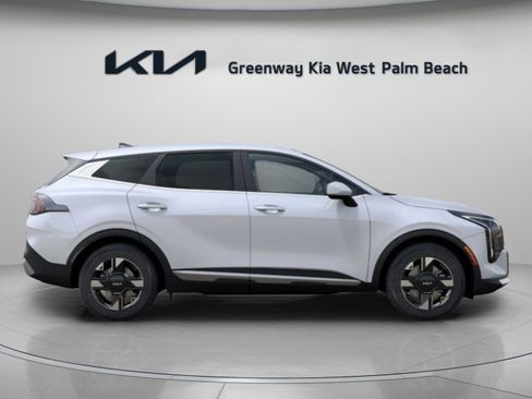 New 2026 Kia Sportage LX image 9
