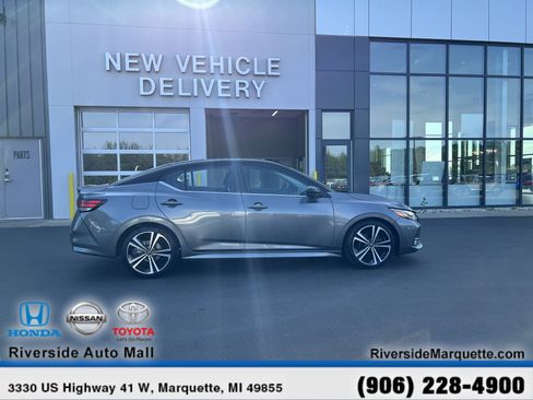 Used 2022 Nissan Sentra SR w/ SR Premium Package FWD image 10