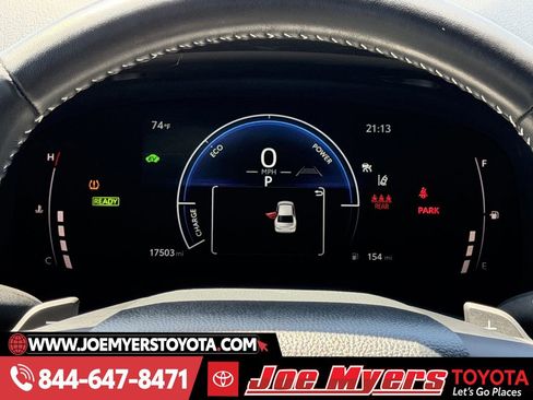 Used 2025 Toyota Camry SE w/ Convenience Package image 16