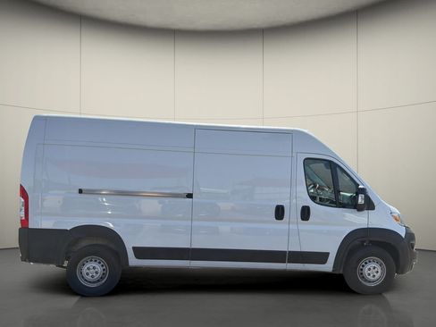 Used 2024 RAM ProMaster 2500 w/ Convenience Group FWD image 8