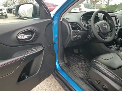 Used 2021 Jeep Cherokee Trailhawk image 10