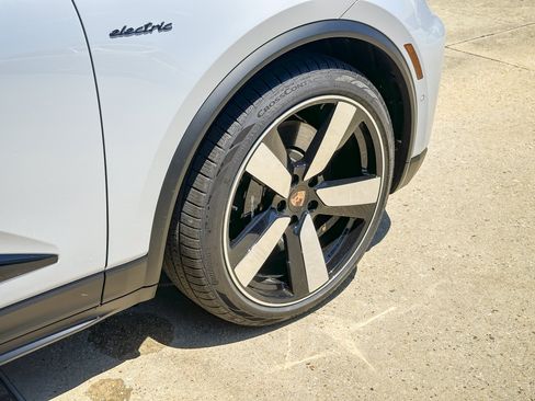 New 2026 Porsche Macan GTS Electric AWD/4WD image 11