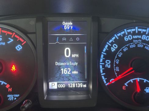 Used 2021 Toyota Tacoma SR w/ SR Convenience Package image 12