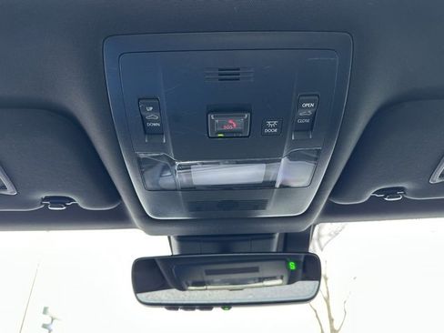 Used 2022 Lexus UX 250h w/ Premium Package image 37