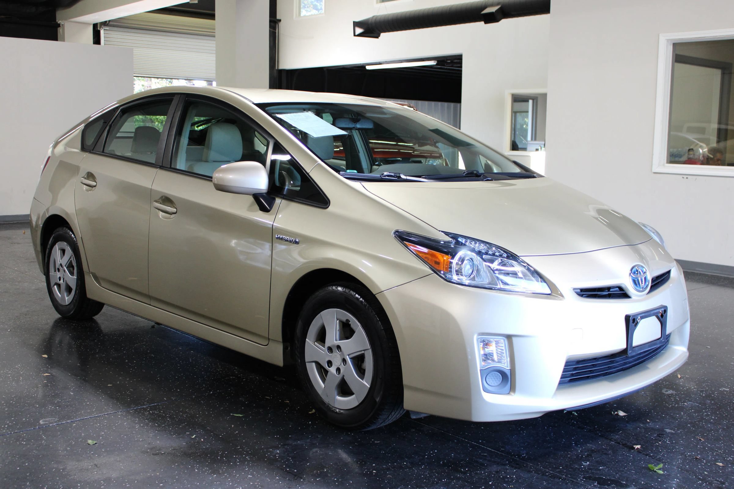 Used 2011 Toyota Prius Three w/ Navigation Pkg FWD image 2