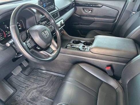Used 2025 Honda Pilot TrailSport image 9