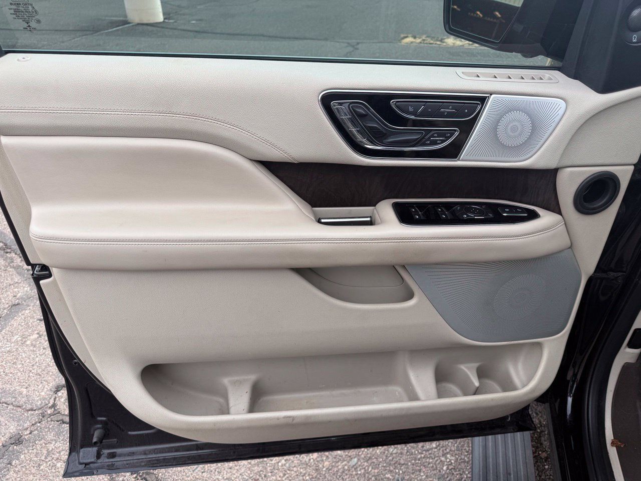 Used 2021 Lincoln Navigator L Reserve AWD/4WD image 16