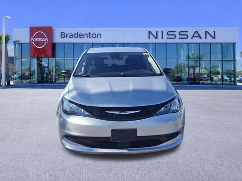 Used 2024 Chrysler Voyager LX FWD image 2