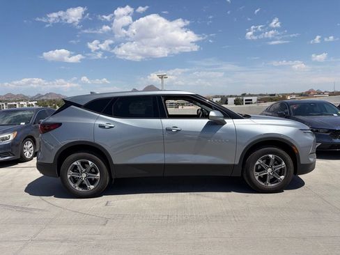 Used 2025 Chevrolet Blazer LT FWD image 3