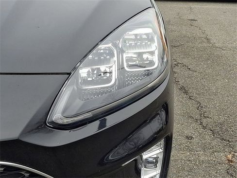 Used 2022 Ford Escape Titanium image 9