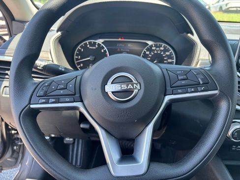 Used 2025 Nissan Altima 2.5 SV FWD image 28