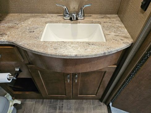 Used 2018 Ford E-450 and Econoline 450 Super Duty w/ Motorhome Prep Package image 33