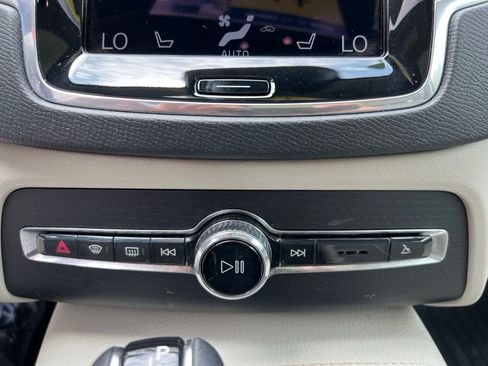 Used 2020 Volvo XC90 T5 Momentum w/ Protection Package Premier FWD image 40