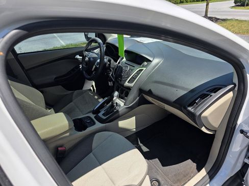 Used 2013 Ford Focus SE w/ SE Winter Pkg FWD image 17