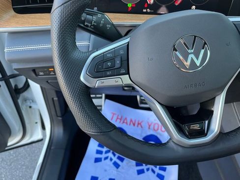 Certified 2025 Volkswagen Tiguan SEL R-Line image 43