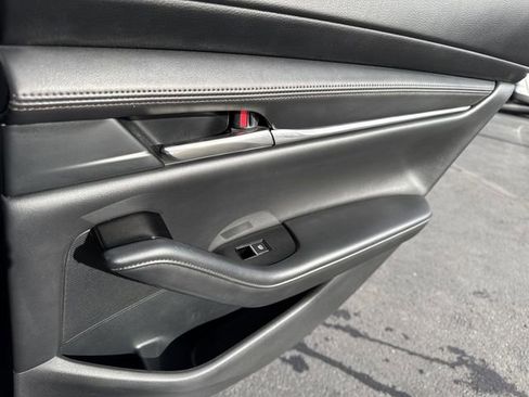 Used 2022 MAZDA MAZDA3 s image 21