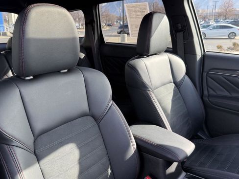 Used 2022 Mitsubishi Outlander LE image 32