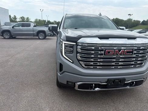 Used 2024 GMC Sierra 1500 Denali w/ Technology Package AWD/4WD image 7