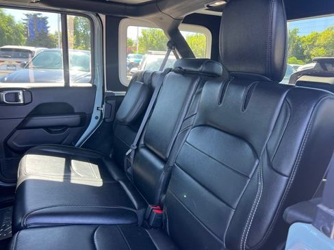 Used 2023 Jeep Wrangler Unlimited Sahara AWD/4WD image 17