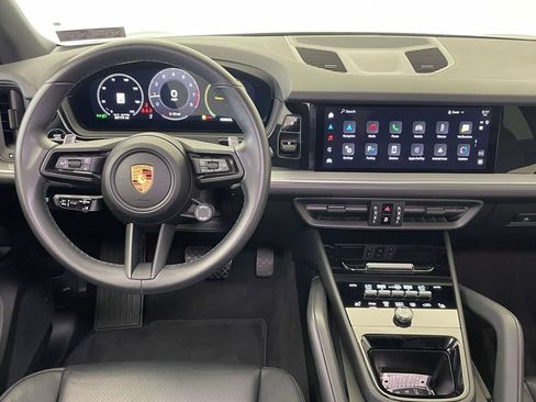 Certified 2025 Porsche Cayenne AWD/4WD image 27