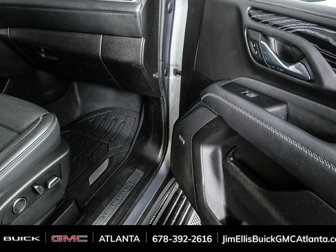 Used 2021 GMC Yukon XL Denali w/ Denali Premium Package image 28