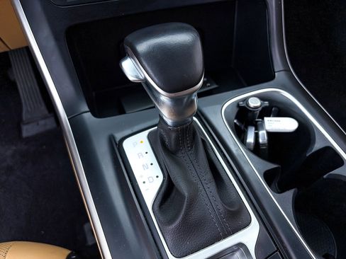 Used 2022 Kia Carnival LX image 23