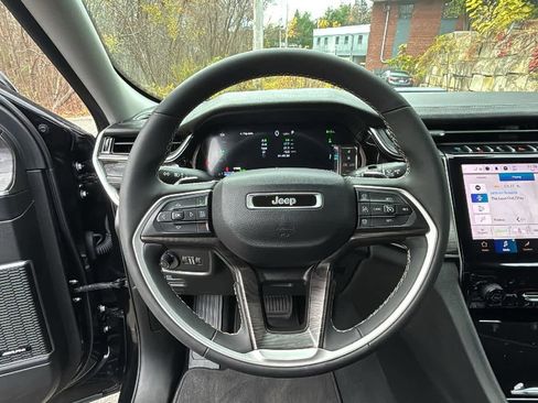 Used 2023 Jeep Grand Cherokee 4WD 4xe image 16