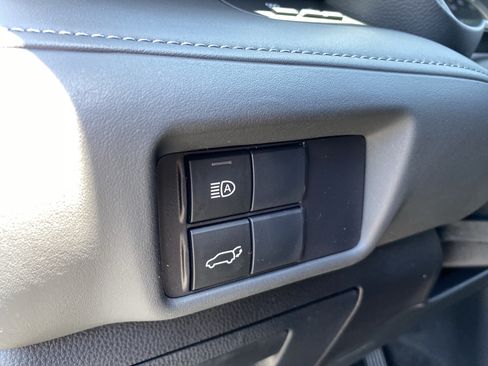 Used 2024 Toyota Highlander XLE FWD image 21