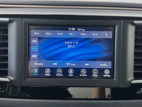 Used 2019 Chrysler Pacifica Touring-L FWD image 17