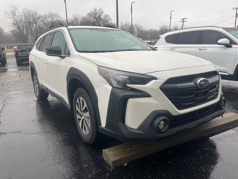 Used 2023 Subaru Outback Premium image 11