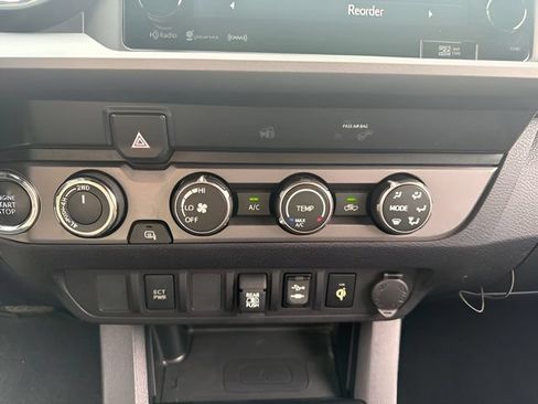 Used 2019 Toyota Tacoma TRD Sport AWD/4WD image 25