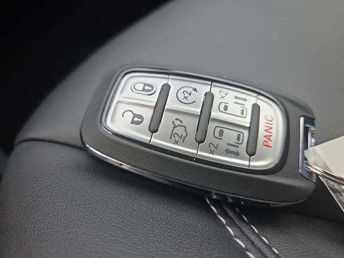 New 2026 Chrysler Pacifica Select image 30