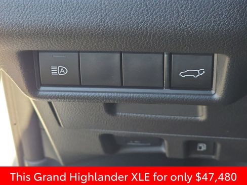 Used 2025 Toyota Grand Highlander AWD image 36
