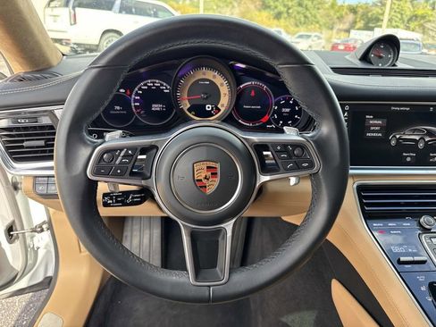 Used 2018 Porsche Panamera 4 image 26