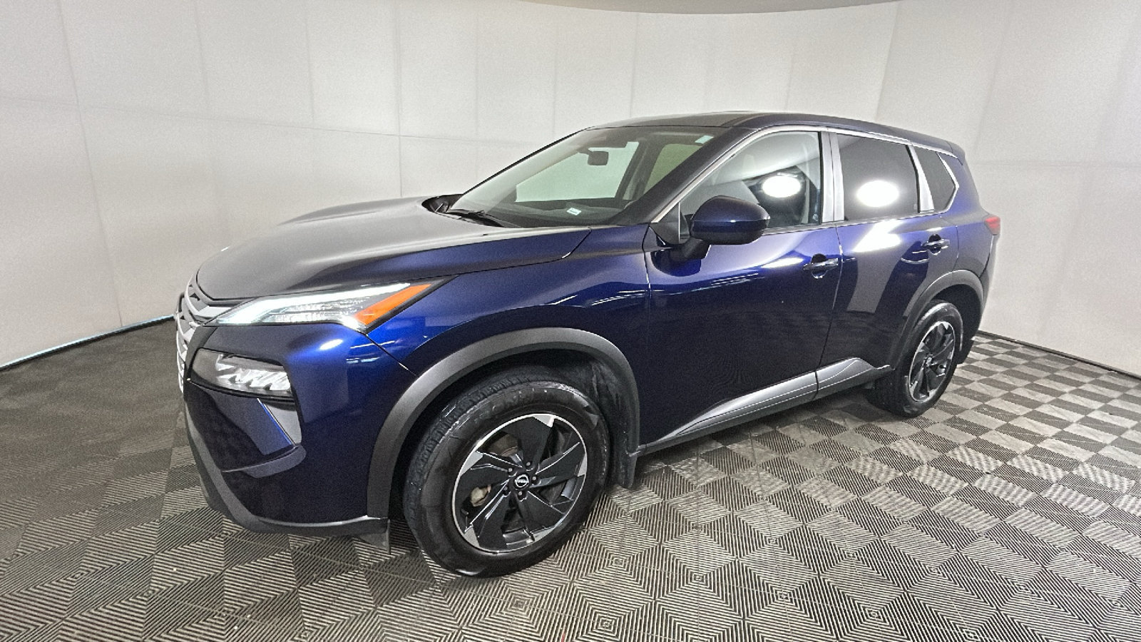 Used 2025 Nissan Rogue SV FWD image 8