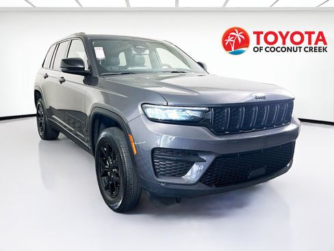 Used 2024 Jeep Grand Cherokee Altitude RWD image 1
