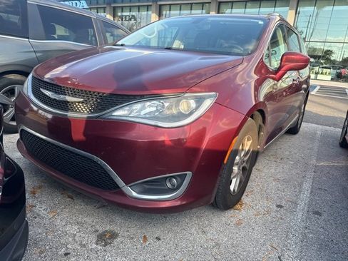 Used 2020 Chrysler Pacifica Touring-L w/ Premium Audio Group image 4