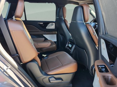 Used 2021 Lincoln Aviator Reserve w/ Equipment Group 208A image 11