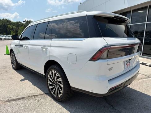 Used 2025 Lincoln Navigator Black Label AWD/4WD image 5