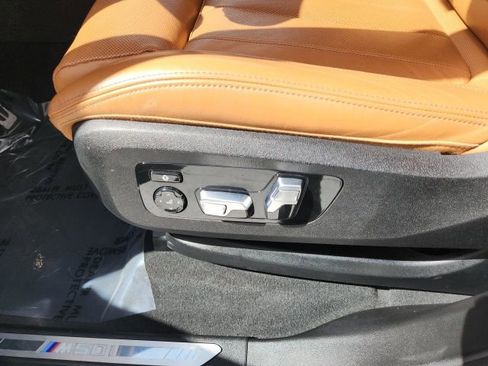 Used 2022 BMW X7 M50i w/ Luxury Seating Package image 29